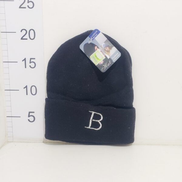 Gorro De Lana Con Letra (surtidas)