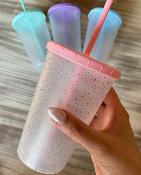 VASO CON TAPA Y SORBETE glitter